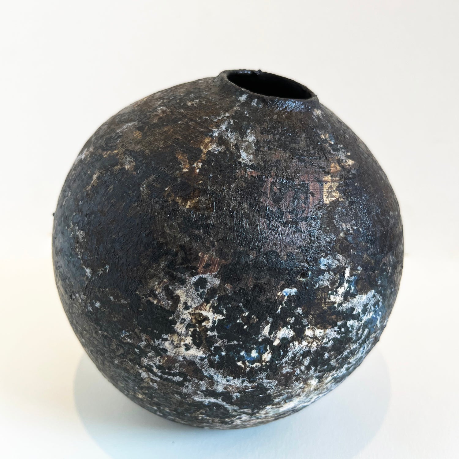 Makiko Hicher - Round Vase, 6.5" x 6" x 6"