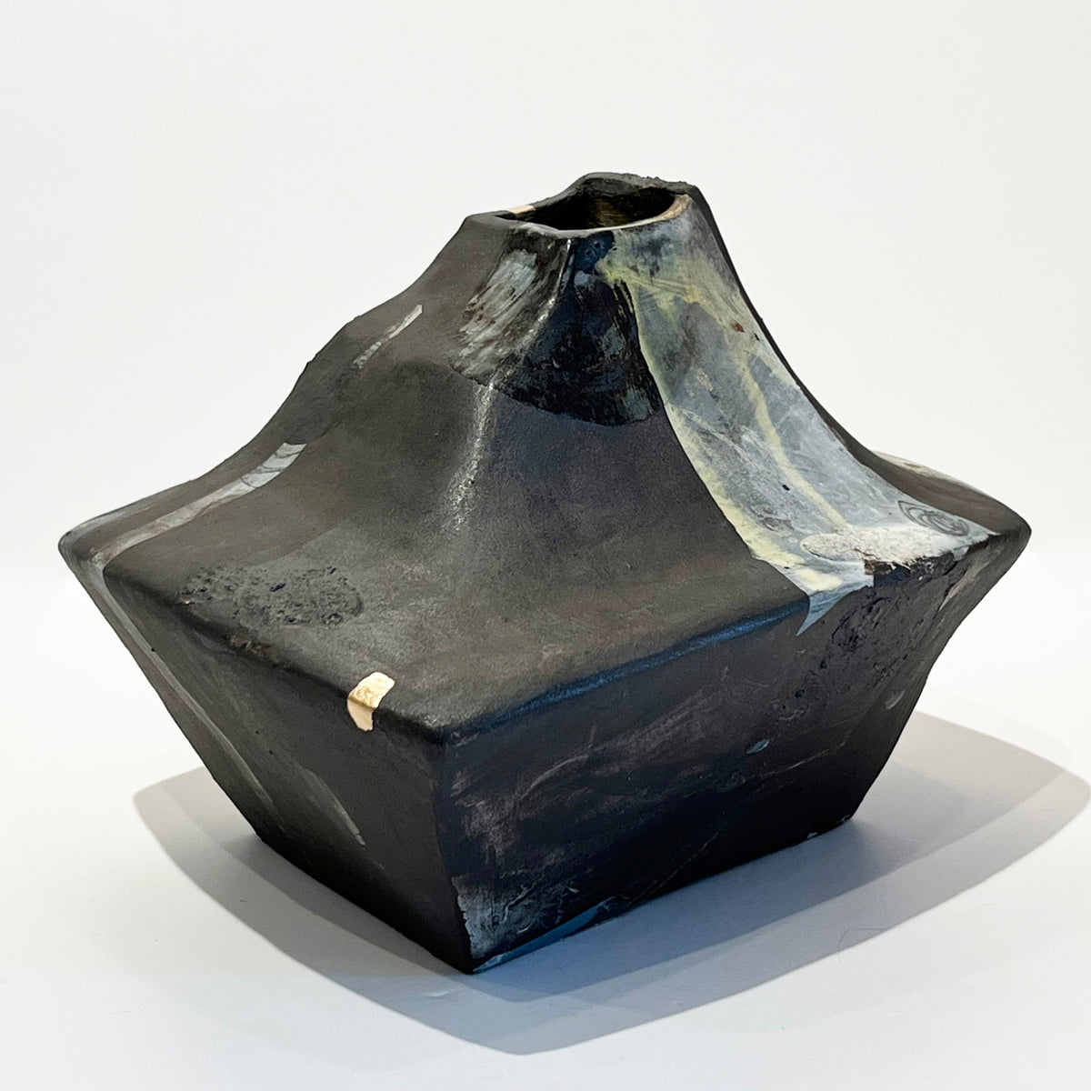Mariana Bolanos Inclan - Low Wide Black Vase
