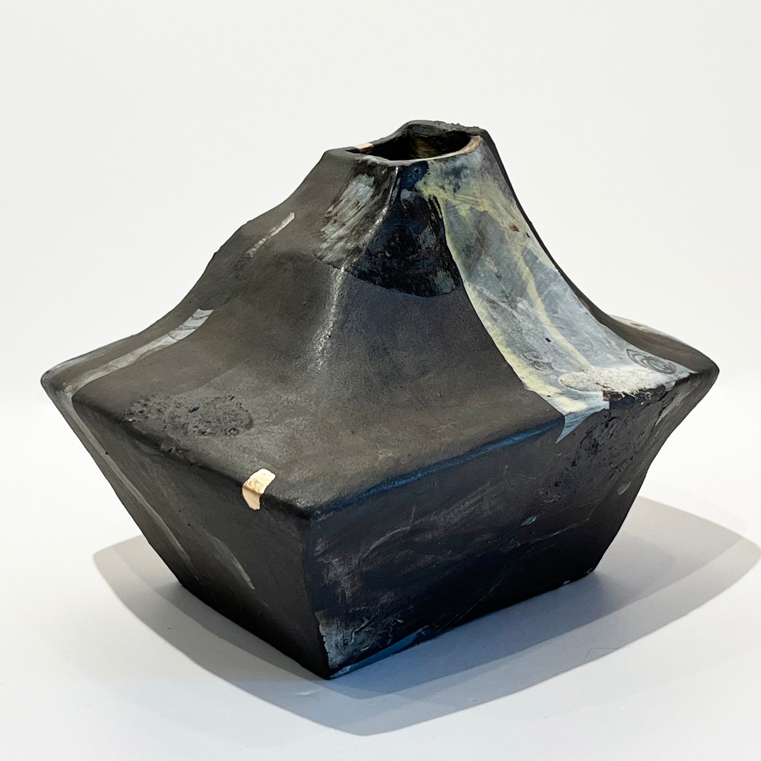 Low Wide Black Vase - Petroff Gallery -  - Mariana Bolanos Inclan - Low Wide Black Vase