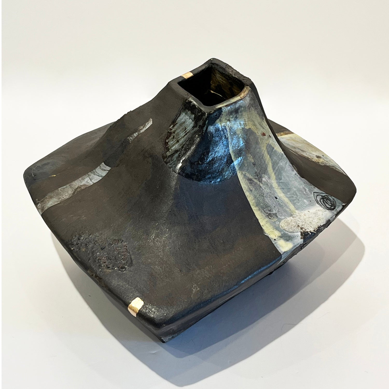 Low Wide Black Vase - Petroff Gallery -  - Mariana Bolanos Inclan - Low Wide Black Vase