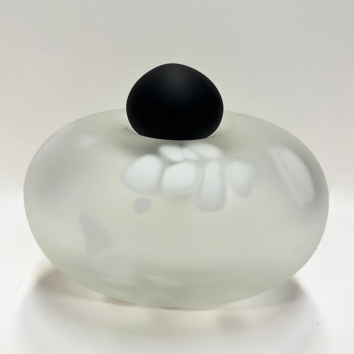 Pebble Vessel White and Black - Petroff Gallery -  - Minna Koistinen - Pebble Vessel White and Black
