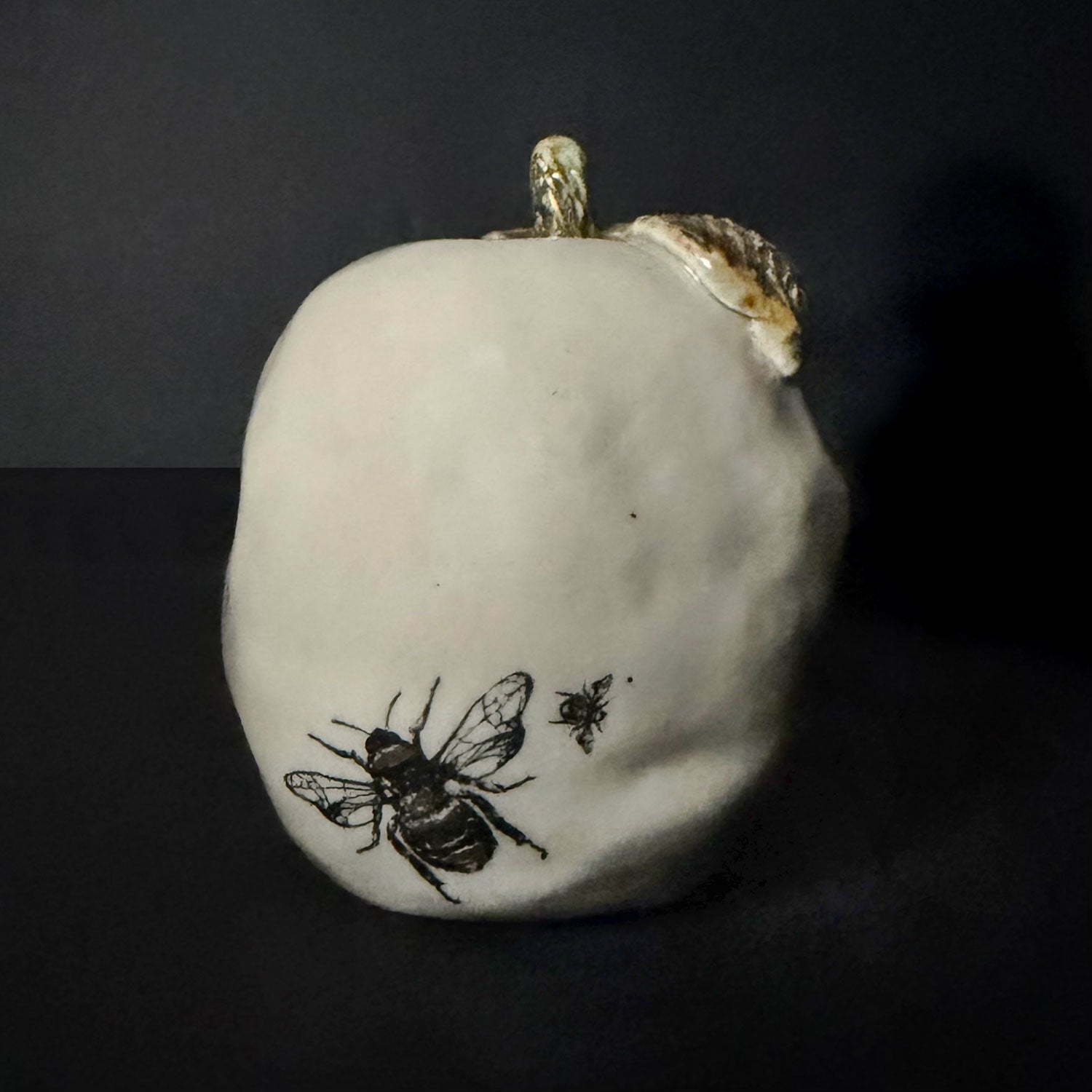 Shana Tova Apple with Bee 1 - Petroff Gallery - Ceramic Art