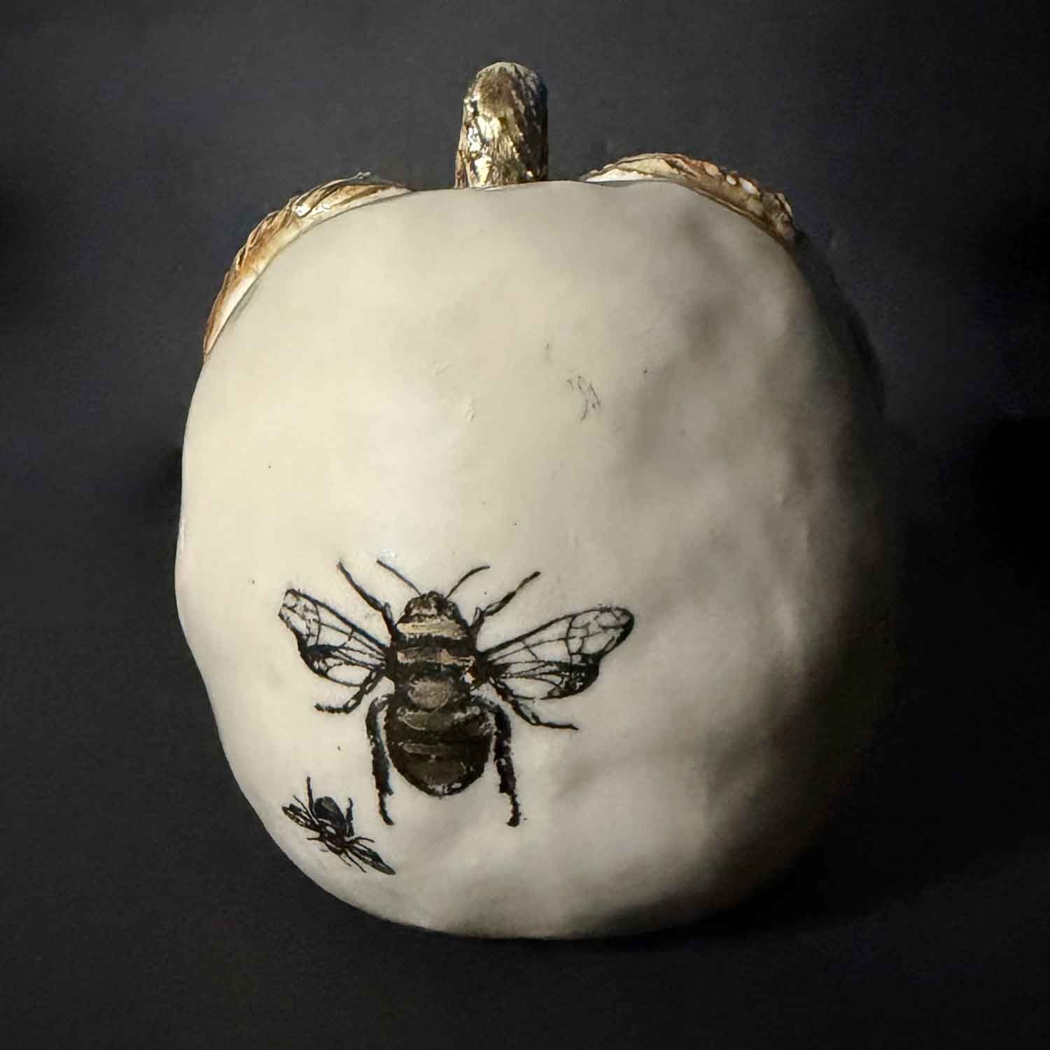 Shana Tova Apple with Bee 2 - Petroff Gallery - Ceramic Art