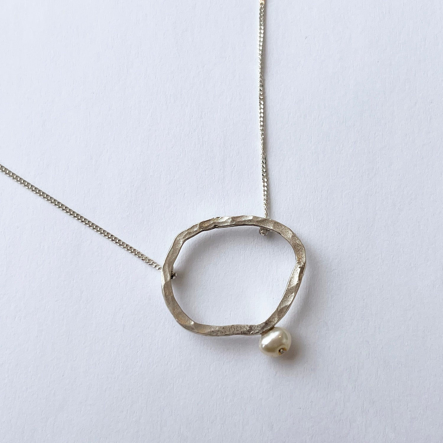 Hammered Circle Necklace with Pearl