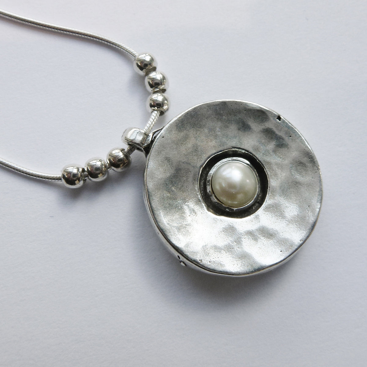 Yair Stern - Hammered Circle Necklace with Pearl 