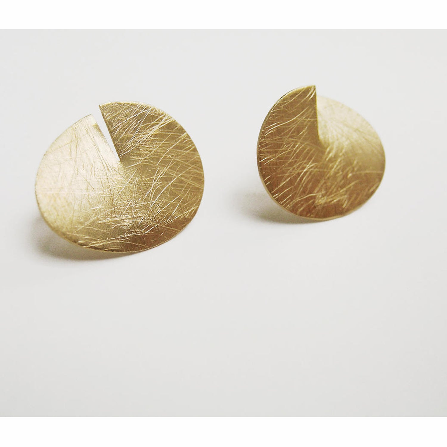 Joid'art - Stud Gold Open Circle Earrings